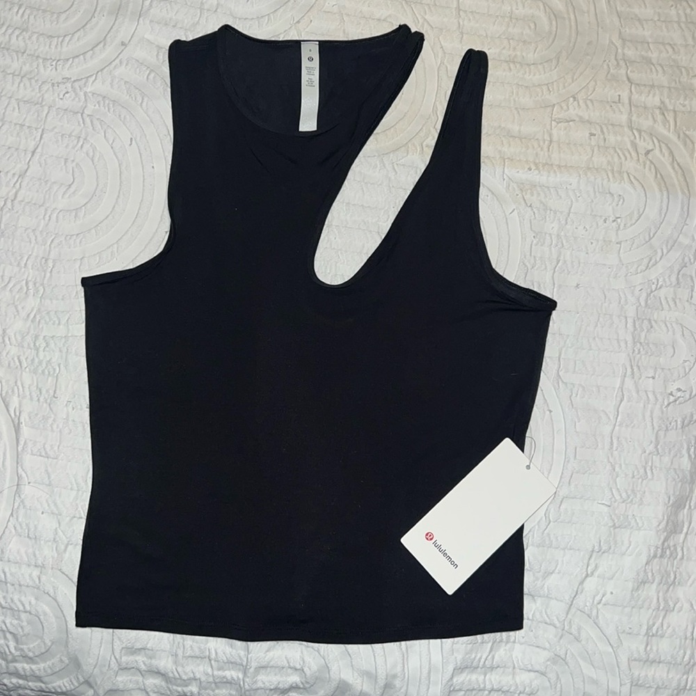 LULULEMON SHOULDER CUT OUT YOGA TANK BNWT - Picture 1 of 4